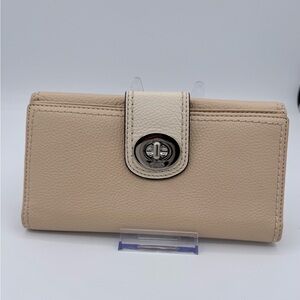 Coach Hampton Turn lock Pebbled Leather‎ Wallet Light Beige / Ivory